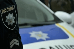На Київщині чоловік побив поліцейських дерев’яною палицею