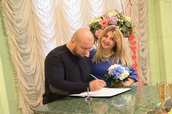 У День святого Валентина українські РАЦСи працювали до півночі