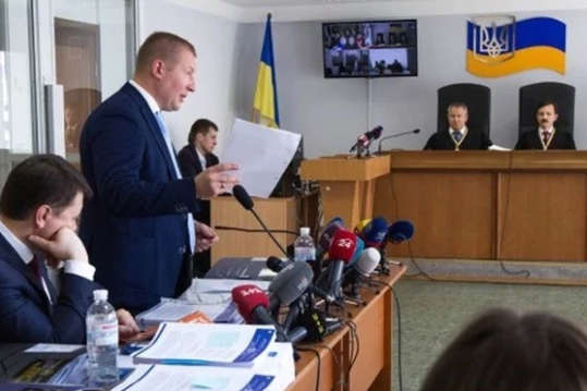 Суд по держраді Януковича оголосив перерву