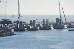 «Хроніки мосту, який падає»: як окупанти будують міст у Керченській протоці