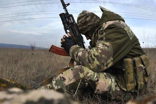 На Донбассе при обстреле погиб украинский боец