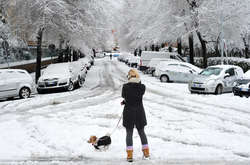 Погода на вихідні: очікується потепління та сніг