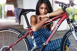 Симпатичные велосипедистки. Подборка эффектных фото