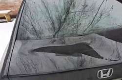  Одесит із сокирою зайшов у двір&nbsp;Солом'янського районного суду Києва та&nbsp; пошкодив близько 10 автомобілів