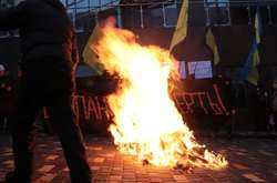 Під консульством Росії в Одесі спалили «окупанта»