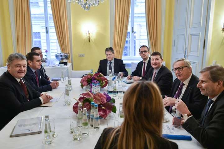 Порошенко поговорив про гроші та реформи із президентом Єврокомісії