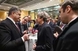 Порошенко подякував Мей за навчання українських військових