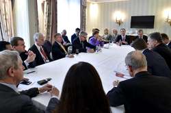 Порошенко зустрівся з делегацією Конгресу США