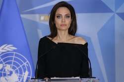 Анджелина Джоли