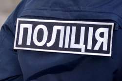 У Чернігові чоловік уколов патрульного голкою від шприца