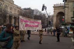 У столиці вшанували ходою загиблих у боях за Дебальцеве