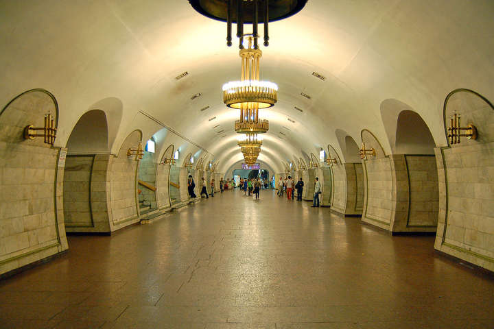 Закрита станція метро Льва Толстого потрапила на відео