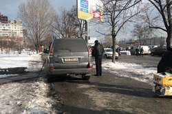 У столиці озброєний «автохам» влаштував бійку з перехожими