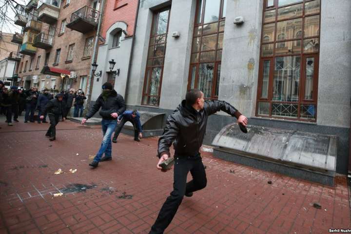 Через пошкодження будівель у центрі Києва поліція проводить перевірку