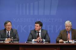 Шігекі Сумі, Геннадій Зубко та Ніл Вокер