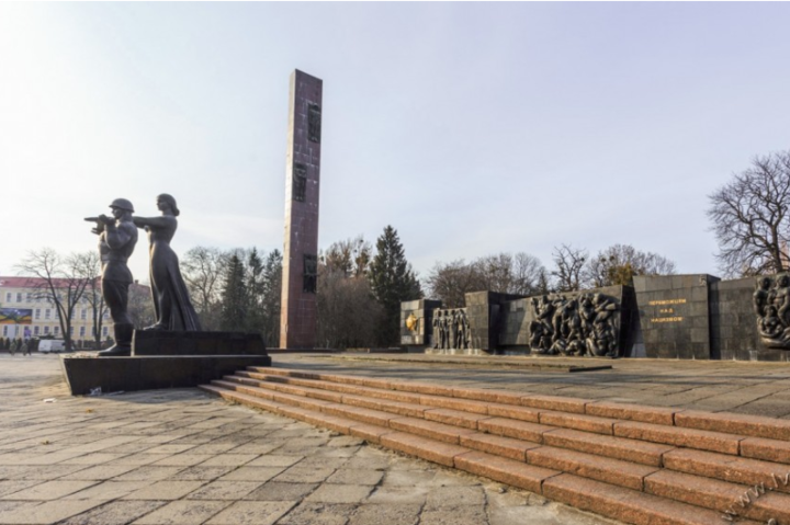 У Львові 23 лютого почнуть демонтувати Монумент Слави 