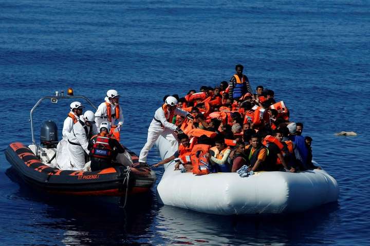 Біля берегів Лівії врятували понад 300 мігрантів