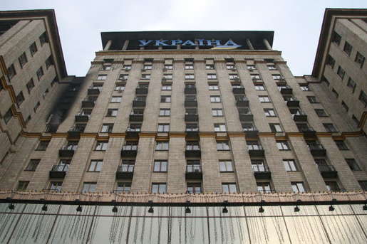 З будівлі готелю «Україна» вилучають кулі часів розстрілів на Майдані