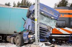 Пасажирський поїзд зіткнувся з вантажівкою у Естонії, є постраждалі