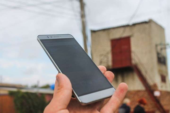 Російський мобільний монополіст на окупованому Донбасі почав витісняти українських операторів 