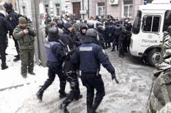  Біля будівлі Солом'янського районного суду Києва 15 лютого сталися сутички  