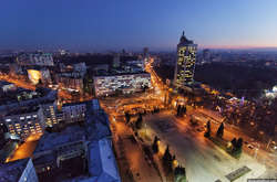 Через прорив труби на Солом'янській площі перекрито рух транспорту