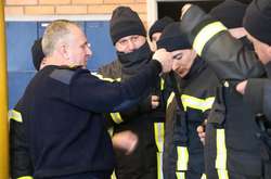Столичних рятувальників одягнули по-новому