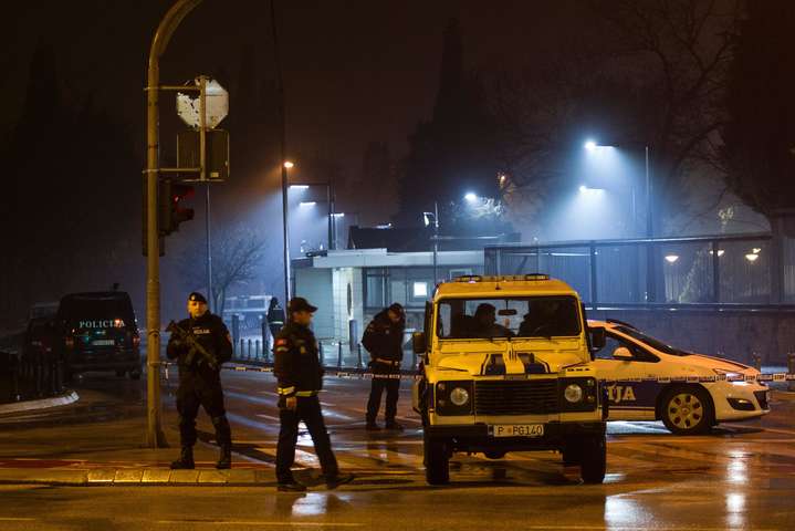 Чоловік жбурнув вибухівку у посольство США в Чорногорії та підірвався сам 