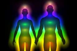 Парикмахер-целитель предлагает красить волосы согласно цвету ауры