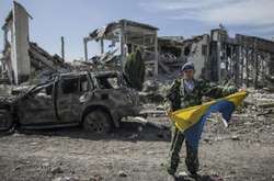 Український військовий на Донбасі 