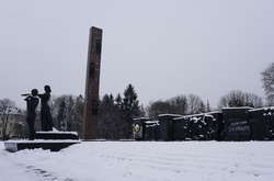 Во Львове демонтируют 30-метровую часть Монумента славы