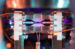 «Один атом в ионной ловушке»