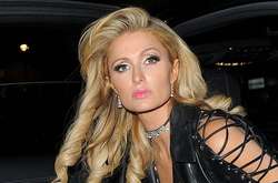 Пэрис Хилтон примерила прозрачное платье