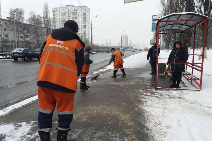 Сніг у Києві: громадський транспорт курсує за розкладом