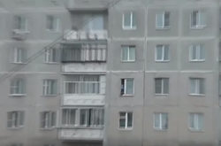 У Вінниці малюк виліз на вікно у багатоповерхівці та ледь не випав