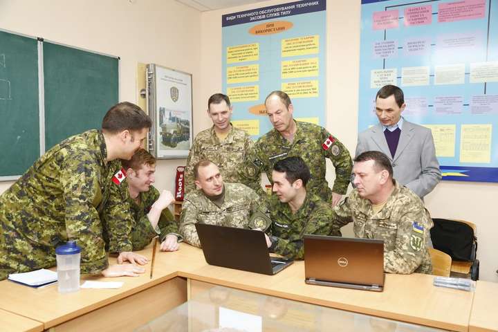 Канадські інструктори тренують в Одесі військових логістів