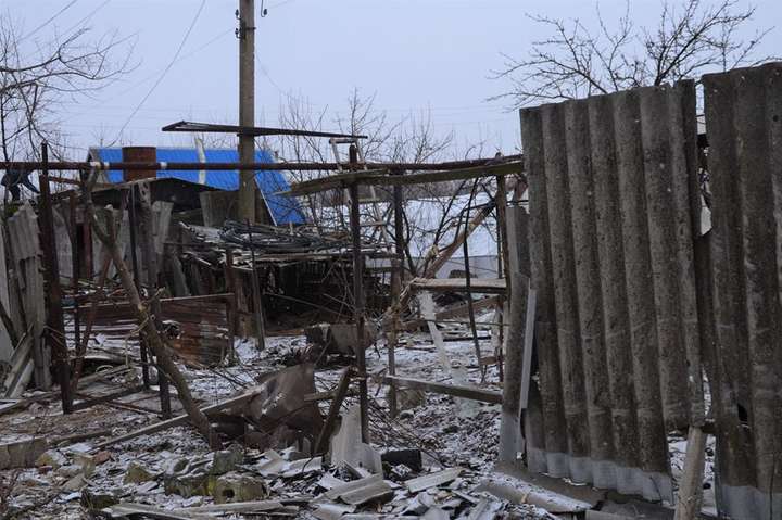 Через обстріл бойовиків Луганське залишилось без світла та з пошкодженими будинками