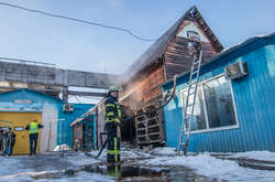 Пожежа на будівельному ринку в Бортничах. Фоторепортаж з місця події