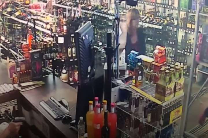 «Ми не жертви»: у США власниця магазину та її донька впритул розстріляли грабіжника