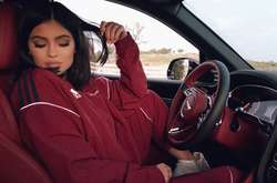 Кайли Дженнер впервые поделилась видео с новорожденной дочерью Сторми