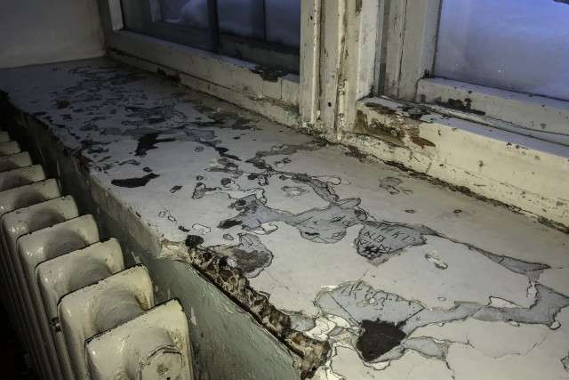 Обшарпані стіни, цвіль та грибок. Як в Росії за $13 мільйонів відремонтували лікарню