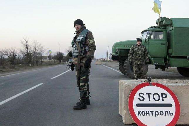 На Донбасі пункти пропуску змінюють режим роботи 