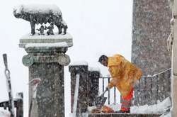 Рим накрыло снегом