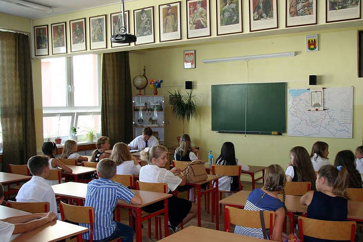 Польща планує вчити дітей біженців окремо 