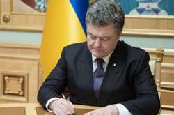 Порошенко посмертно нагородив 43 військових держнагородами