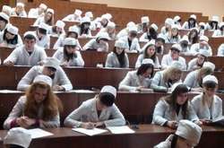 У столичному медуніверситеті відновили навчання, але страйк триває 