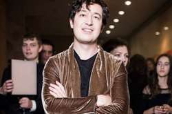 Дмитрий Шуров отметил победу на премии Yuna-2018 в ванной с шампанским