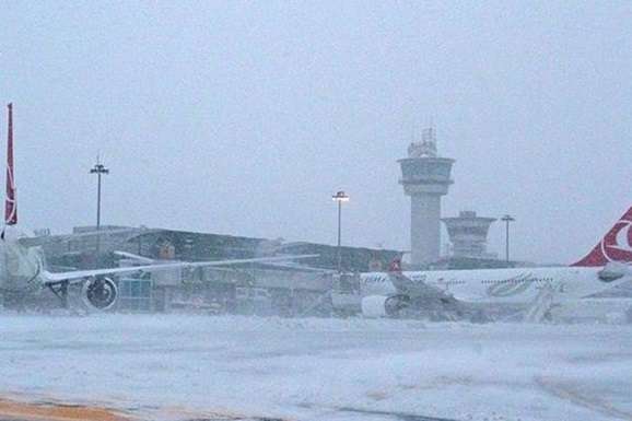 Аеропорти в Херсоні і Одесі закрились через негоду