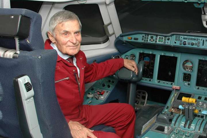 Помер легенда світової авіації Юрій Курлін