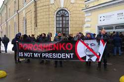 Соратники Саакашвілі пікетують прес-конференцію Порошенка